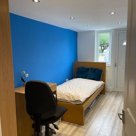 אדינבורו One Bedroom In Spacious Bungalow, Free Parking & Private Entrance מראה חיצוני תמונה