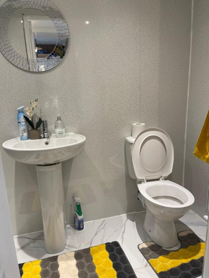 אדינבורו One Bedroom In Spacious Bungalow, Free Parking & Private Entrance מראה חיצוני תמונה