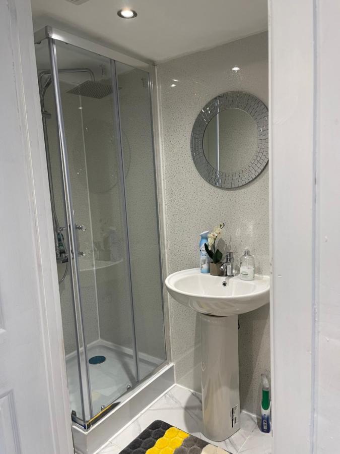 אדינבורו One Bedroom In Spacious Bungalow, Free Parking & Private Entrance מראה חיצוני תמונה