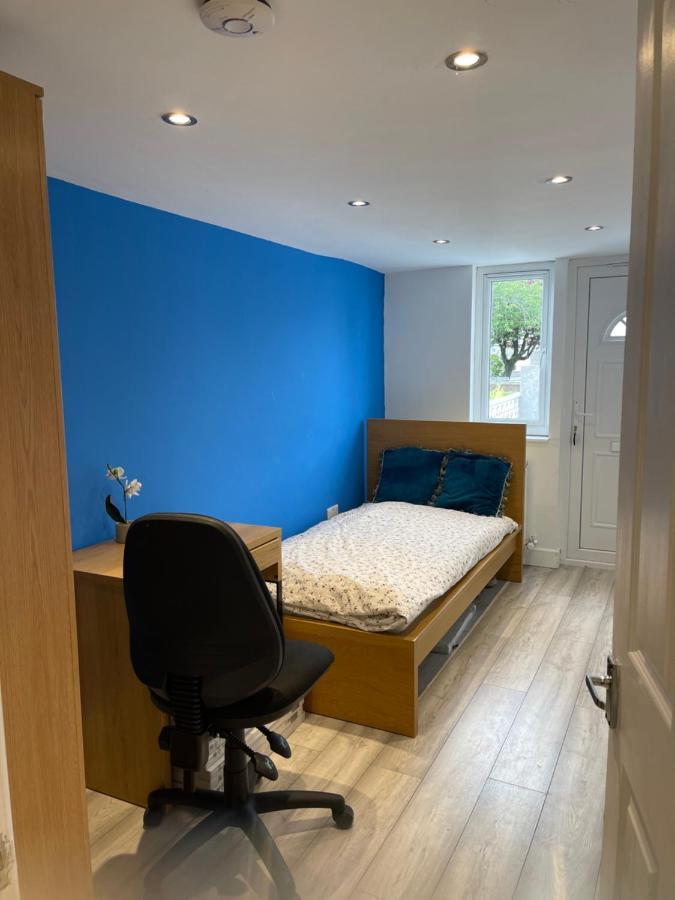 אדינבורו One Bedroom In Spacious Bungalow, Free Parking & Private Entrance מראה חיצוני תמונה