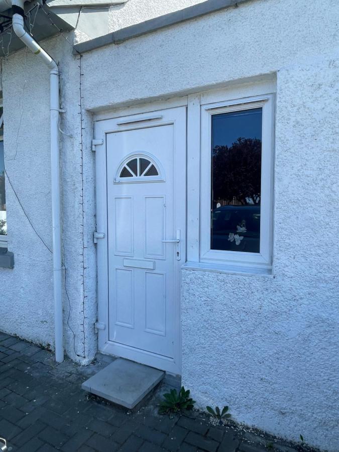 אדינבורו One Bedroom In Spacious Bungalow, Free Parking & Private Entrance מראה חיצוני תמונה